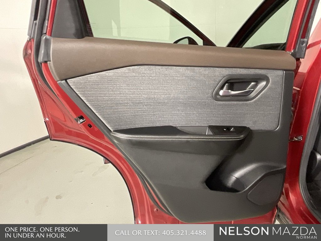 Used 2021 Nissan Rogue SV image 22