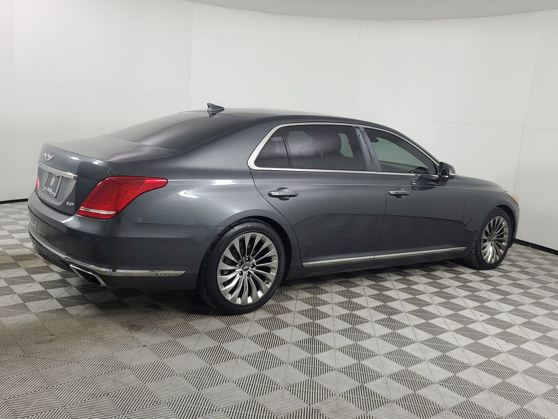 Used 2017 Genesis G90 3.3T Premium image 11