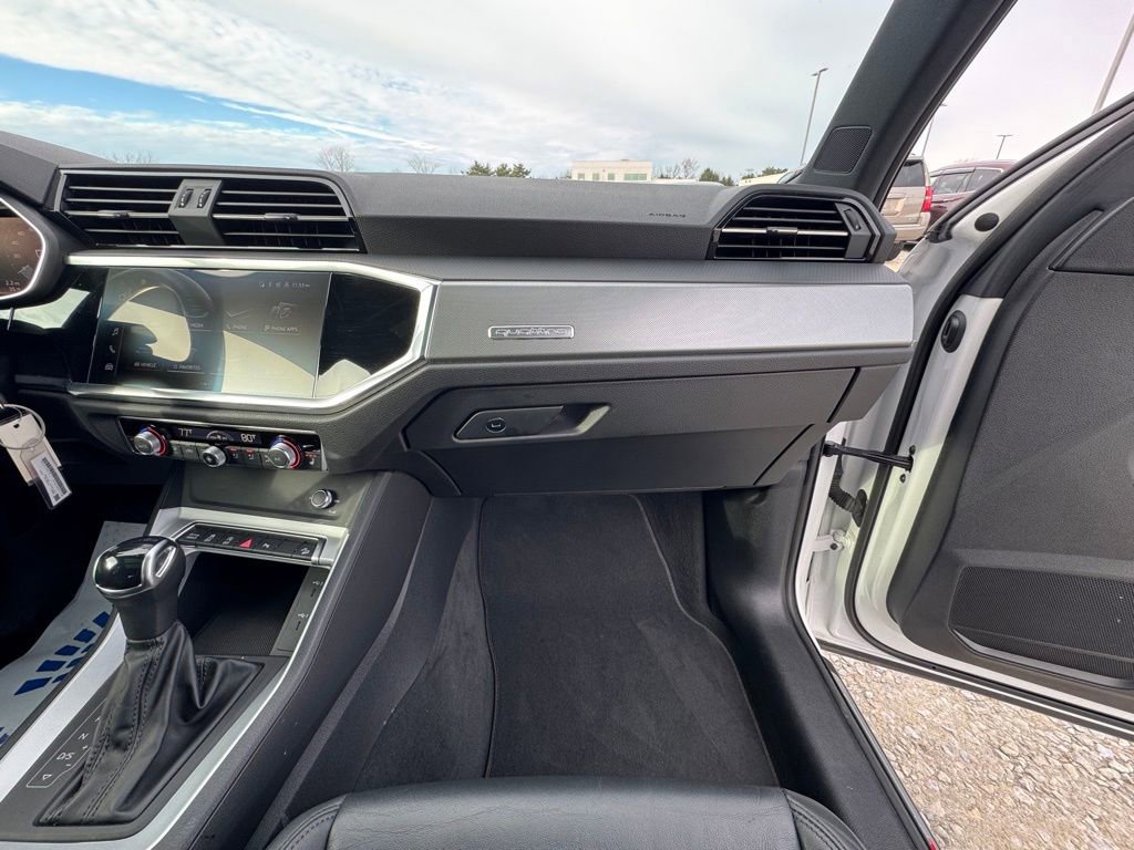 Used 2025 Audi Q3 2.0T Premium image 30