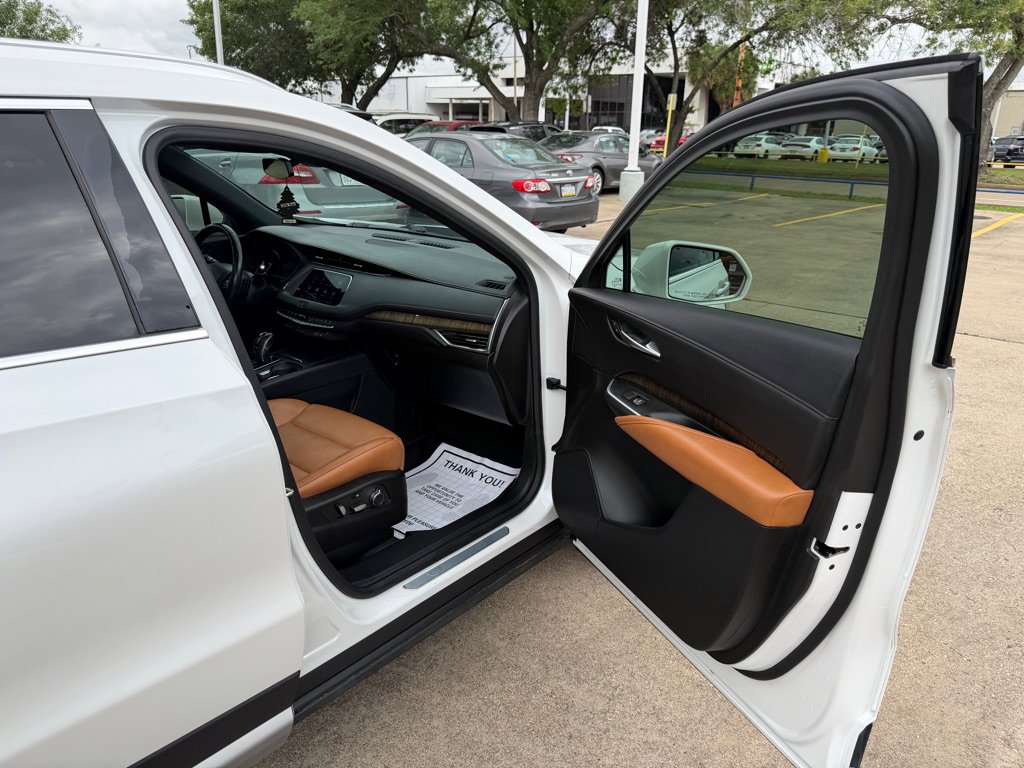 Used 2019 Cadillac XT4 Premium Luxury AWD/4WD image 18