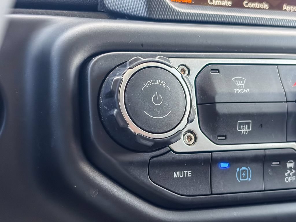 Used 2023 Jeep Wrangler Unlimited Sahara AWD/4WD image 28