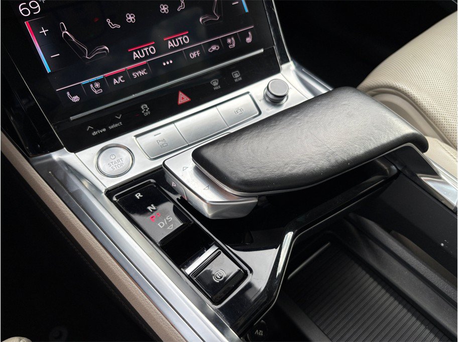 Used 2019 Audi e-tron Prestige w/ Prestige Package AWD/4WD image 38