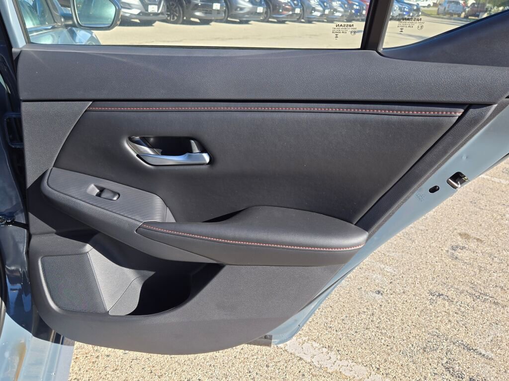 Used 2025 Nissan Sentra SR w/ SR Premium Package image 9