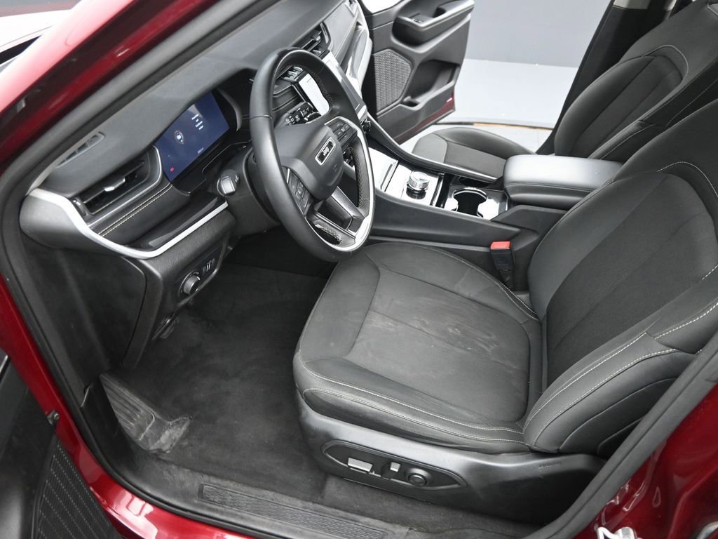 Used 2023 Jeep Grand Cherokee L Laredo image 9