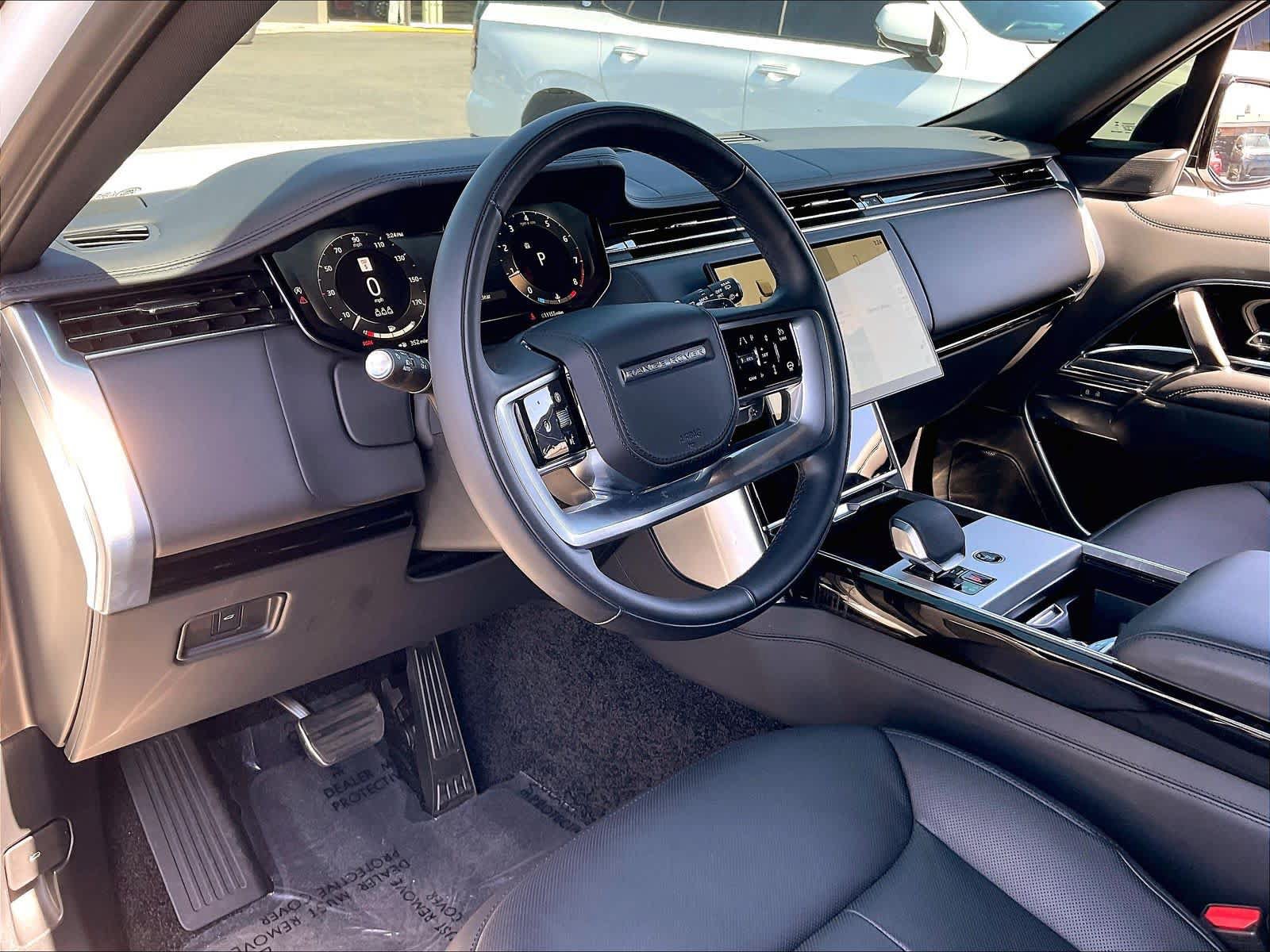 Used 2025 Land Rover Range Rover SE AWD/4WD image 17