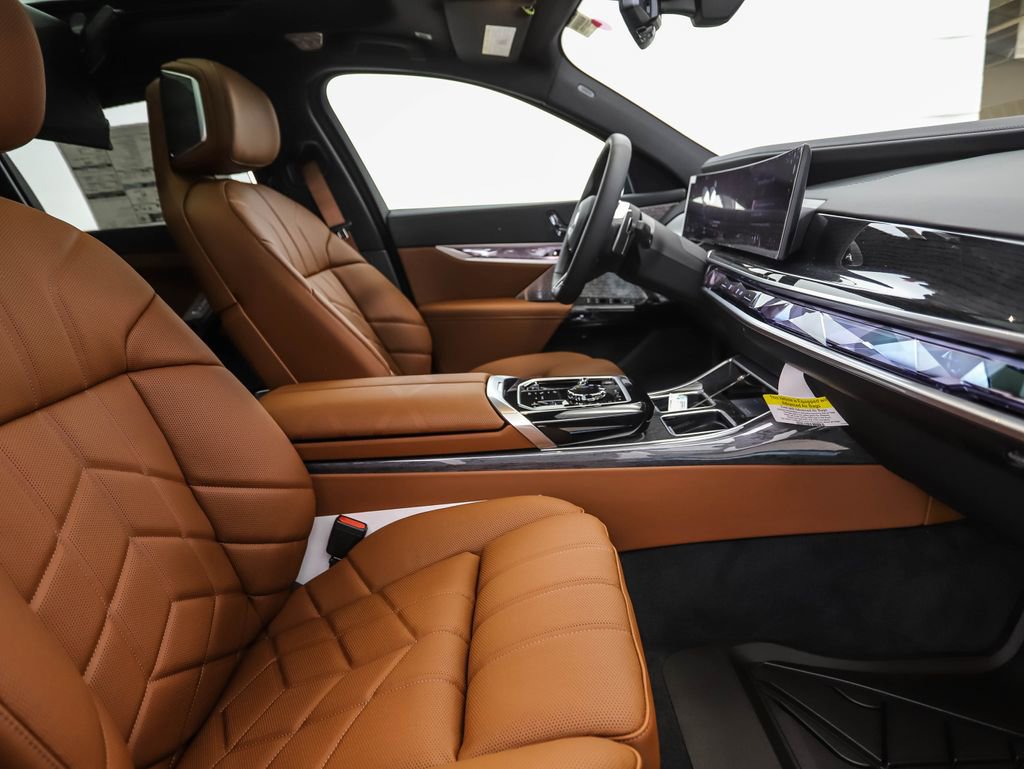 New 2026 BMW 750e xDrive image 30