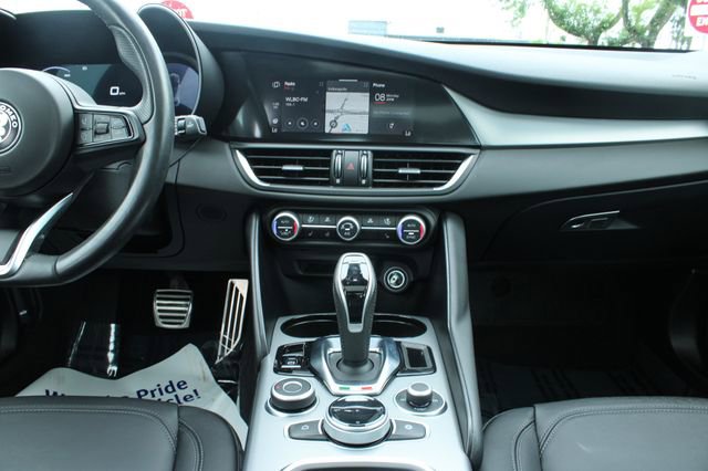 Used 2024 Alfa Romeo Giulia Ti AWD/4WD image 17