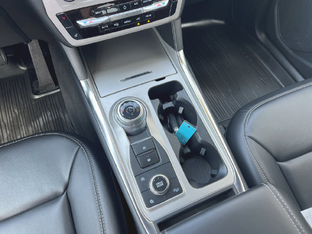 Used 2023 Ford Explorer XLT w/ Equipment Group 202A AWD/4WD image 33