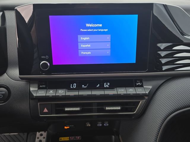 Used 2025 Toyota Camry SE w/ Convenience Package image 19