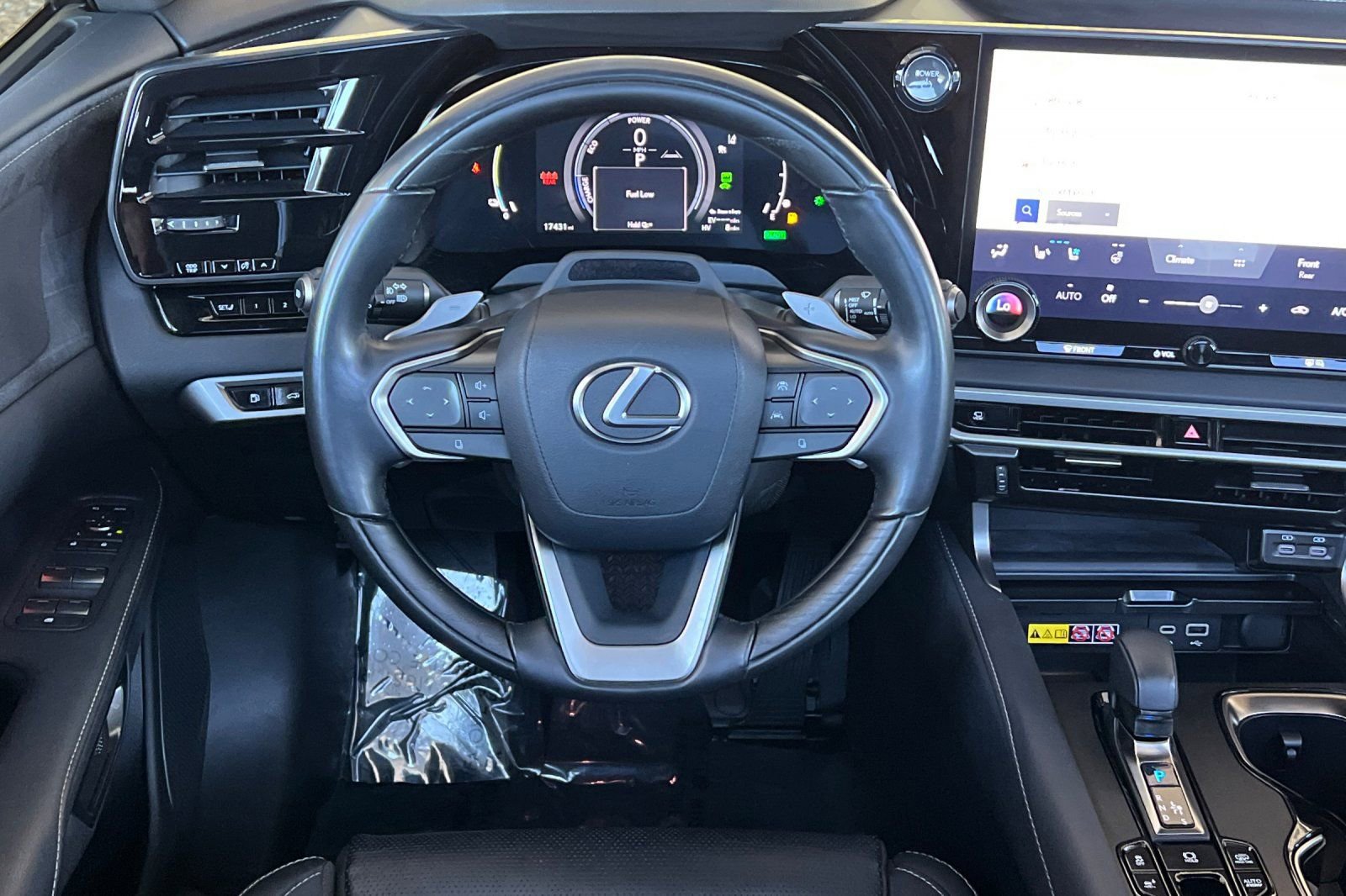 Used 2024 Lexus RX 450h AWD w/ Luxury Package image 17