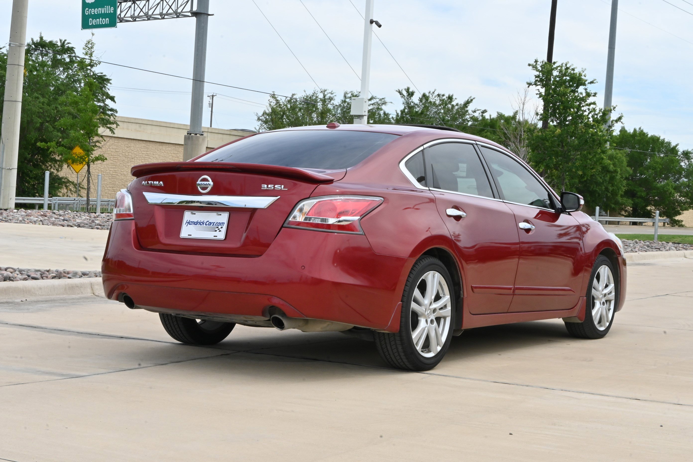 Used 2015 Nissan Altima 3.5 SL FWD image 9