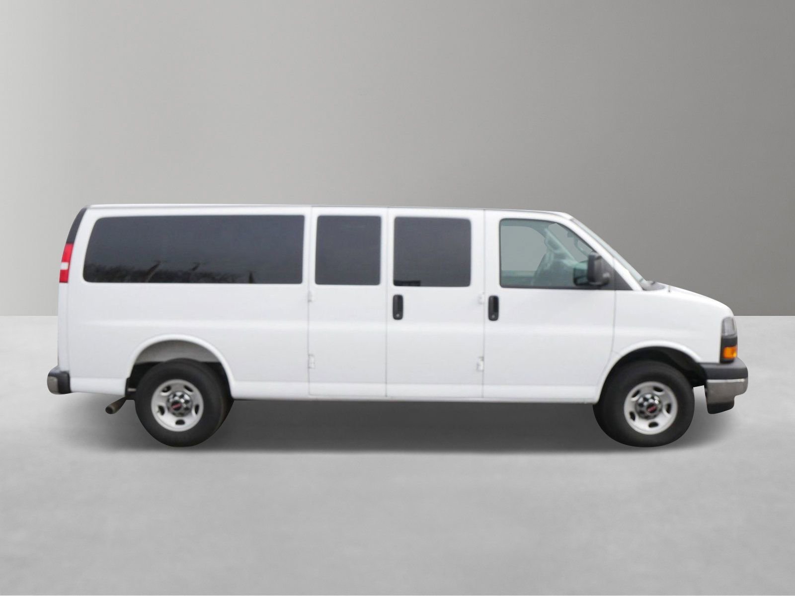 Used 2025 GMC Savana 3500 LT w/ LT Preferred Equipment Group image 3
