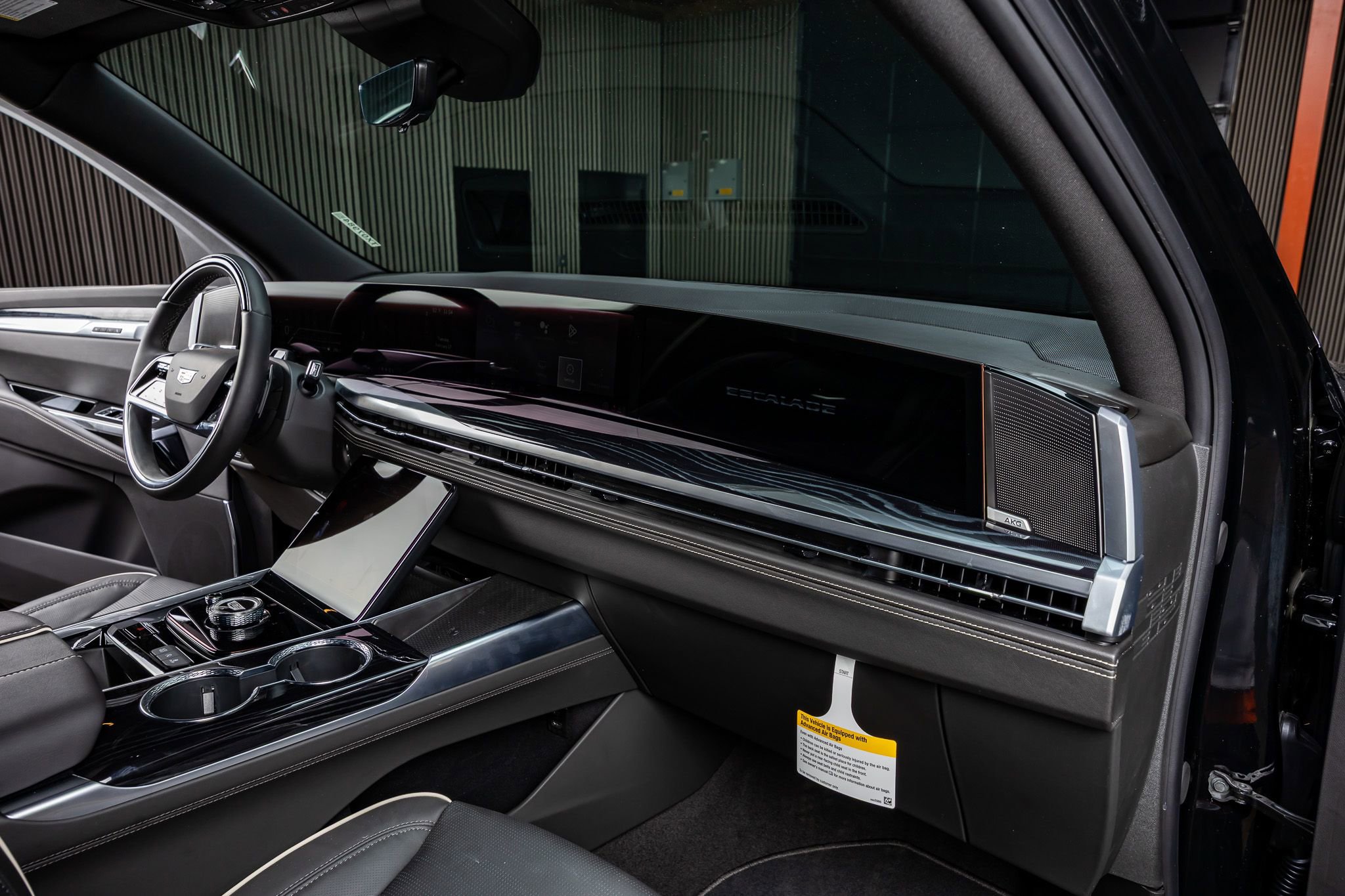 Used 2026 Cadillac Escalade ESV Sport w/ LPO, ONYX Package AWD/4WD image 18