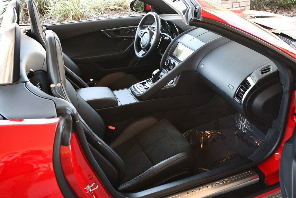 Used 2019 Jaguar F-TYPE Convertible image 53