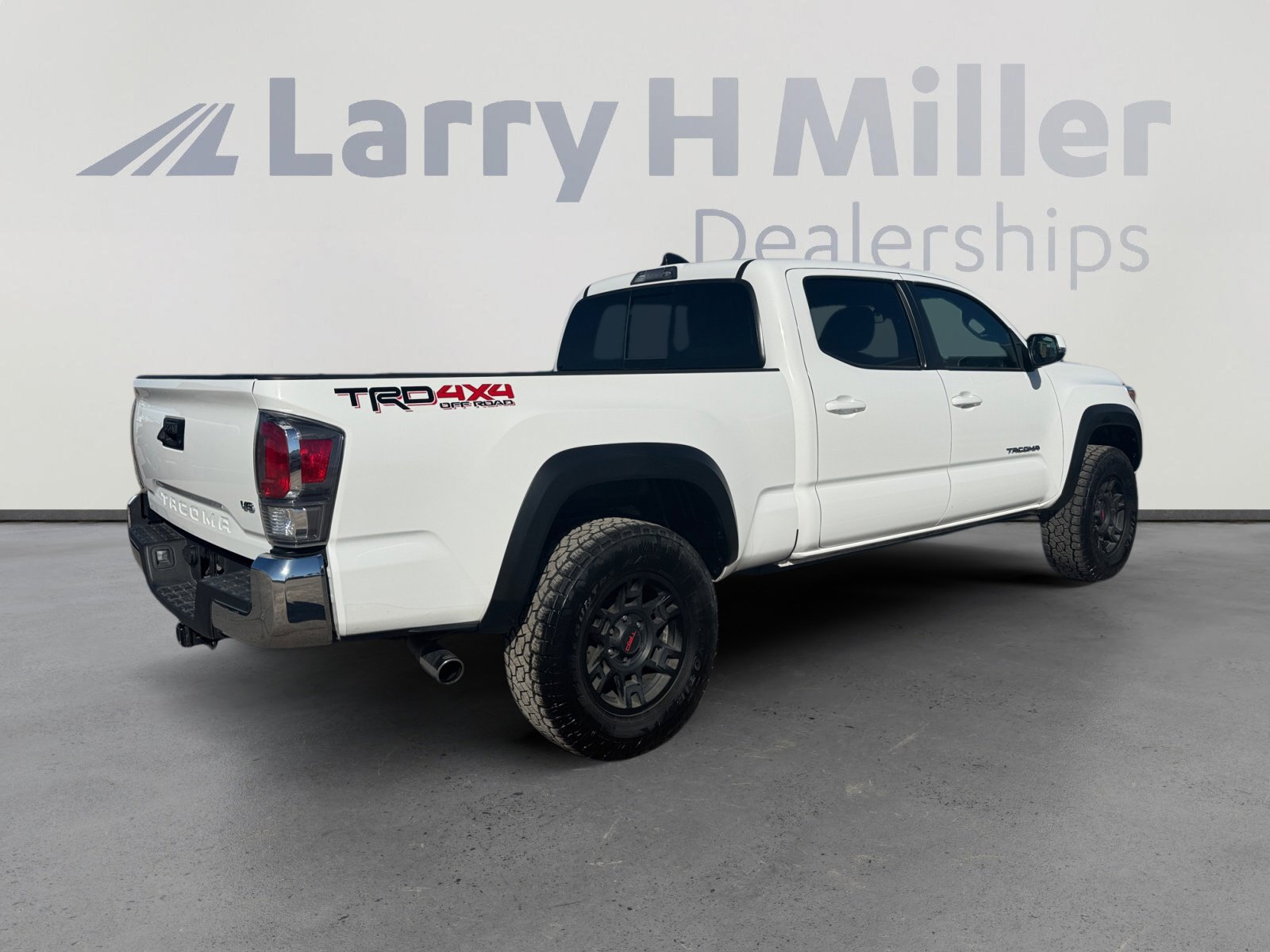 Used 2023 Toyota Tacoma TRD Off-Road AWD/4WD image 5