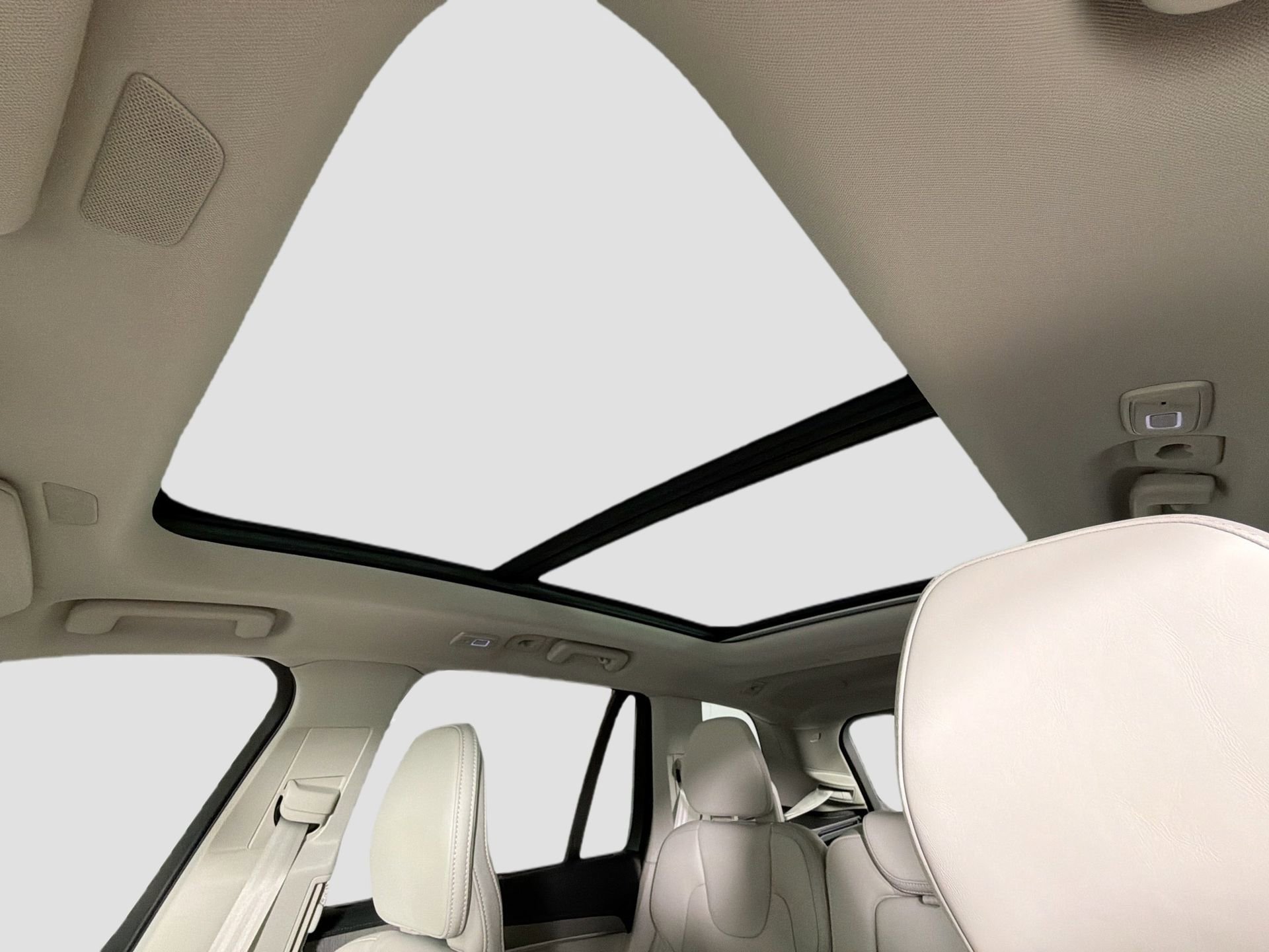 Certified 2024 Volvo XC90 B6 Ultimate w/ Protection Package Premier AWD/4WD image 21