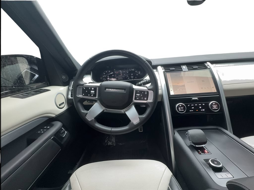 Used 2024 Land Rover Discovery Dynamic SE AWD/4WD image 38