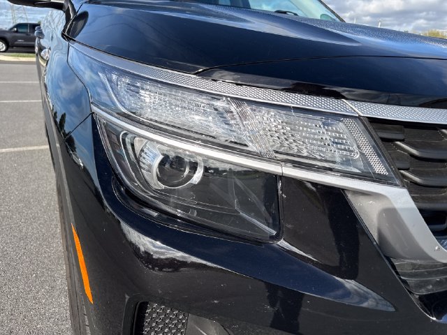 Used 2023 Kia Seltos LX AWD/4WD image 12