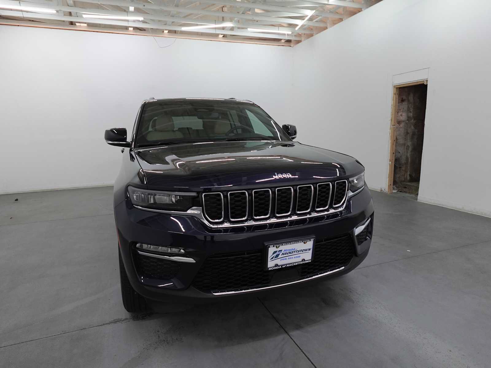 Used 2023 Jeep Grand Cherokee 4WD 4xe image 3