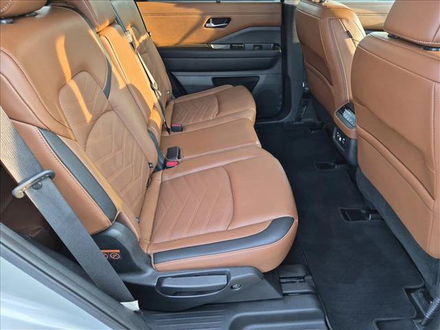 Used 2023 Nissan Pathfinder Platinum w/ Cargo Package AWD/4WD image 21