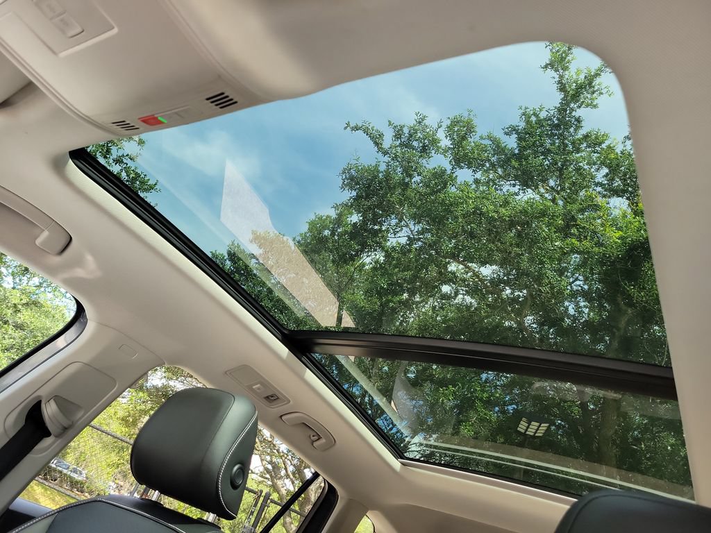 Used 2022 Volkswagen Tiguan SE w/ Panoramic Sunroof Package FWD image 34