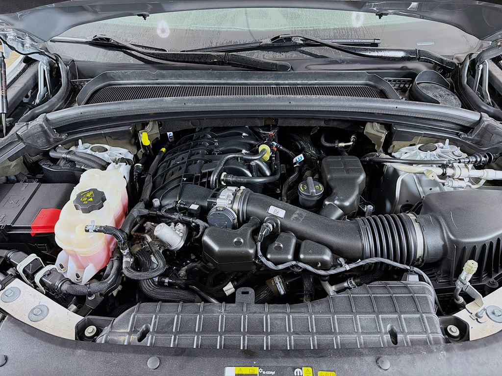 Used 2023 Jeep Grand Cherokee L Laredo image 16