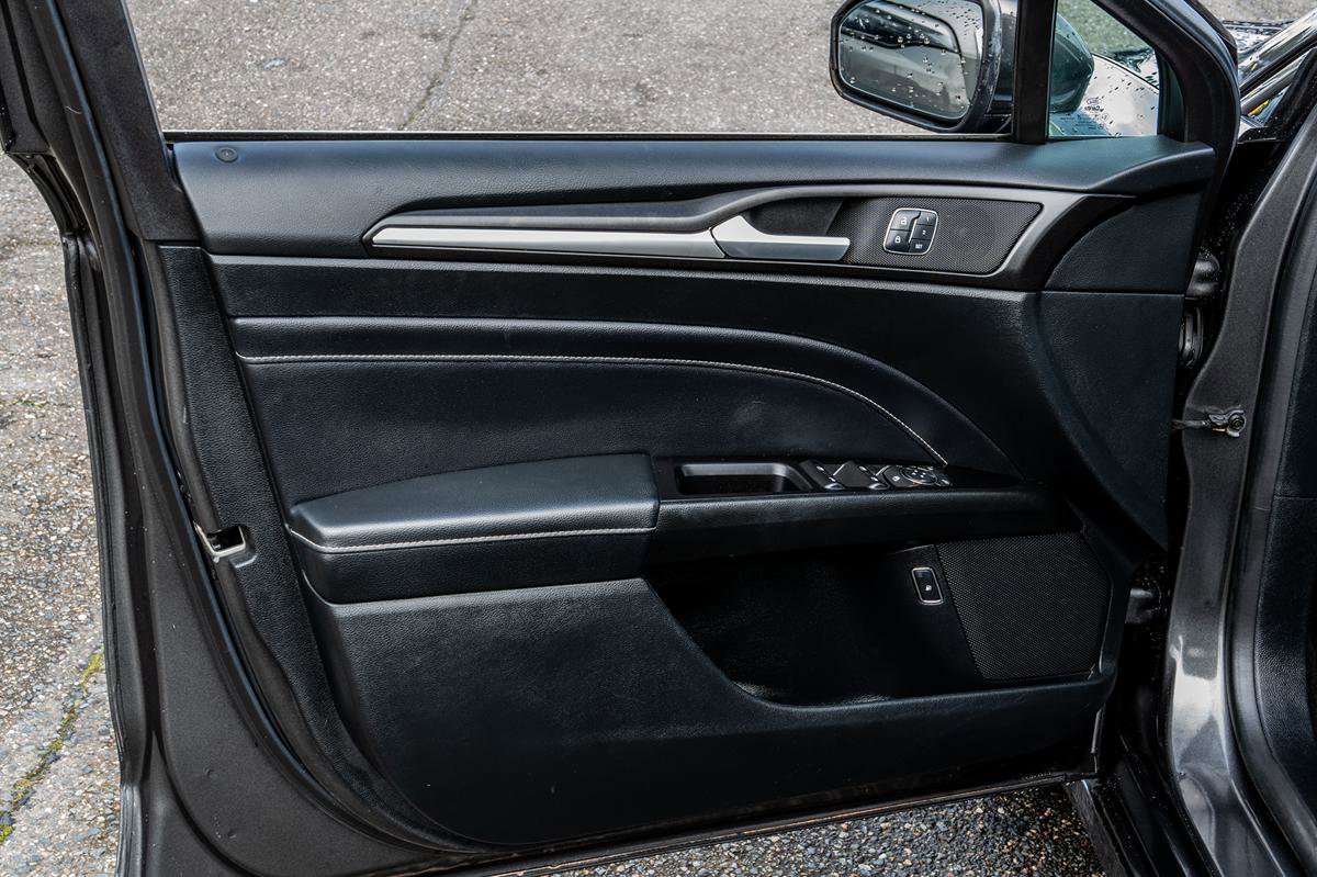 Used 2018 Ford Fusion Energi Titanium image 21