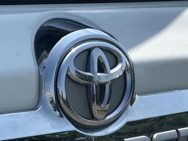 Used 2018 Toyota 4Runner Limited AWD/4WD image 19