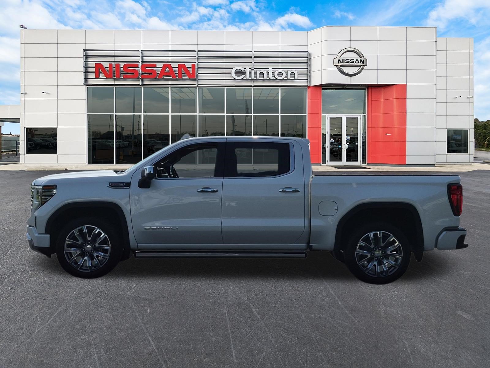 Used 2023 GMC Sierra 1500 Denali AWD/4WD image 6