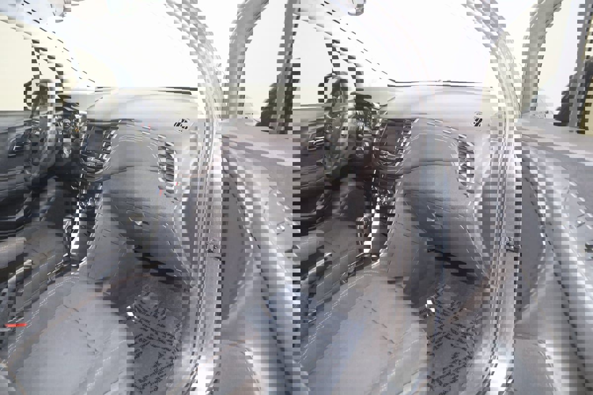 Used 2020 Chevrolet Trax LT image 35