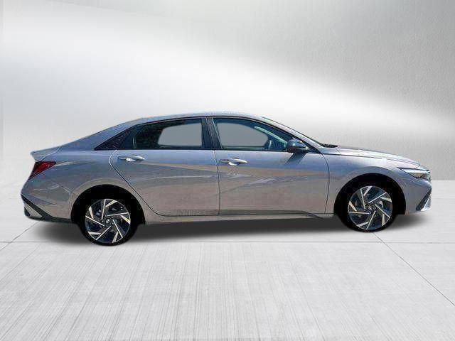 New 2025 Hyundai Elantra Sport FWD image 18
