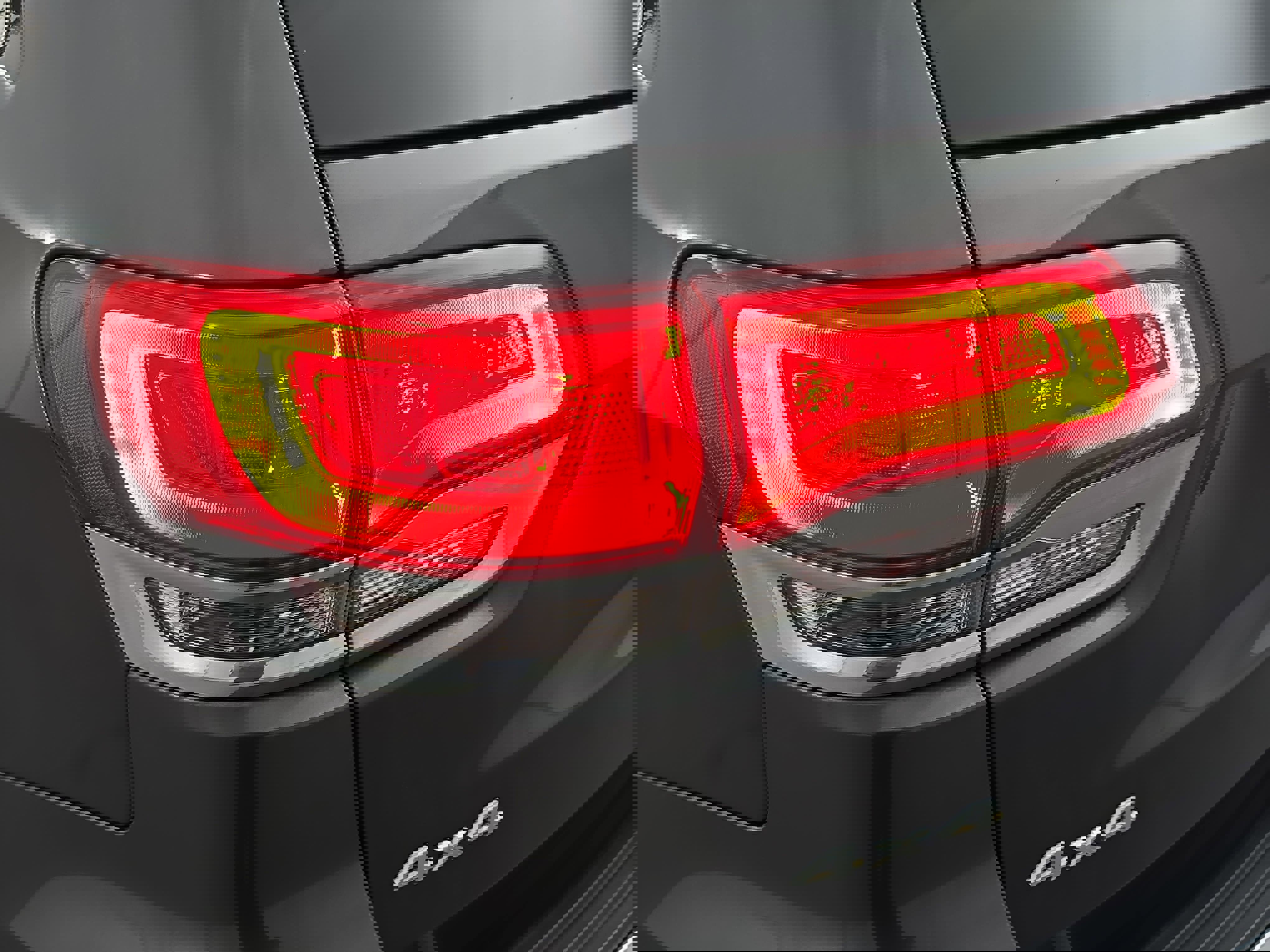 Used 2018 Jeep Grand Cherokee Limited image 32