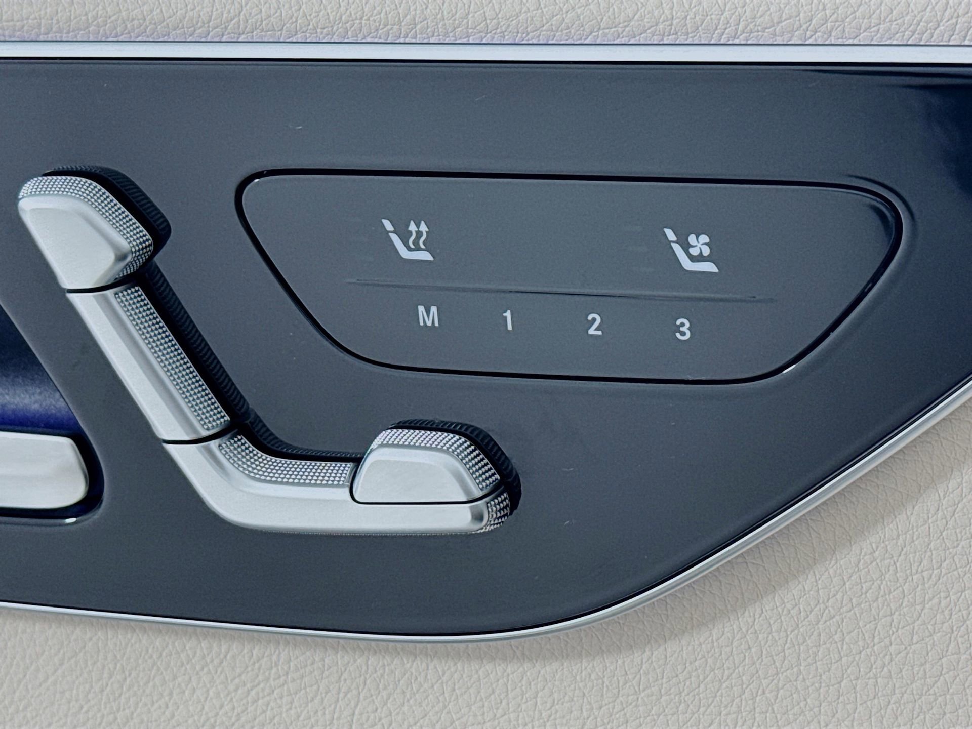 Used 2025 Mercedes-Benz C 300 Sedan image 20