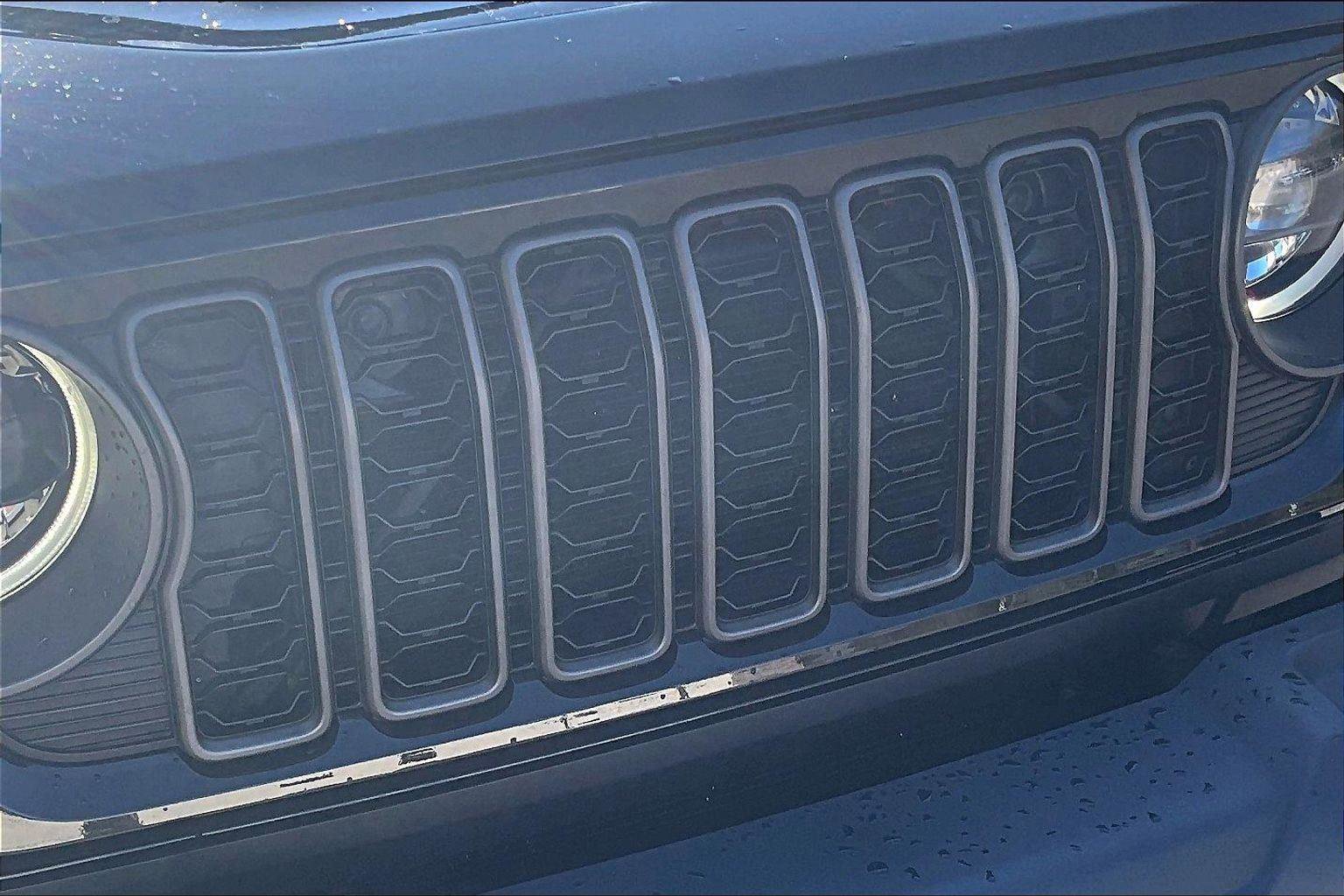 Used 2025 Jeep Wrangler Unlimited Rubicon w/ Convenience Group AWD/4WD image 29