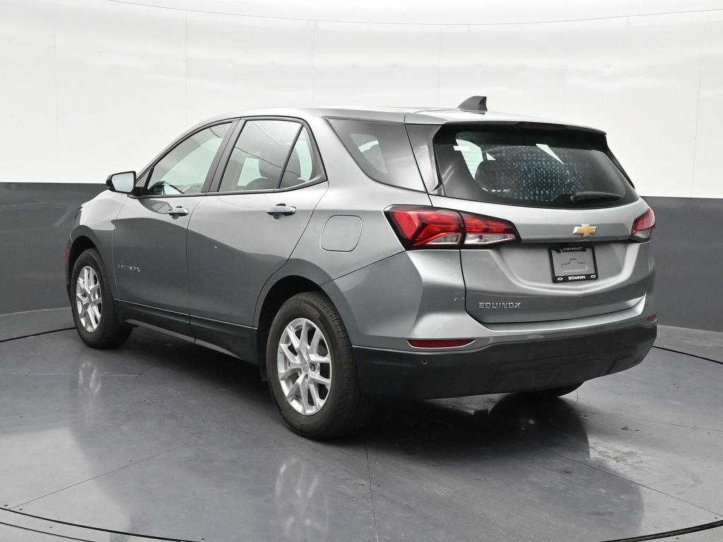 Used 2024 Chevrolet Equinox LS w/ Driver Confidence II Package FWD image 3