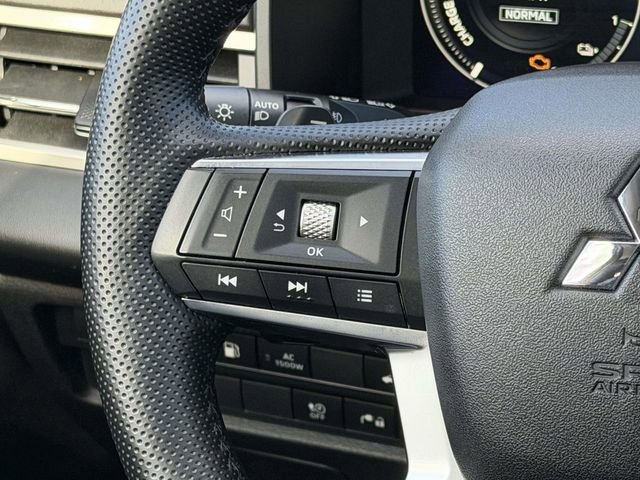 Used 2024 Mitsubishi Outlander SEL Black Edition image 13