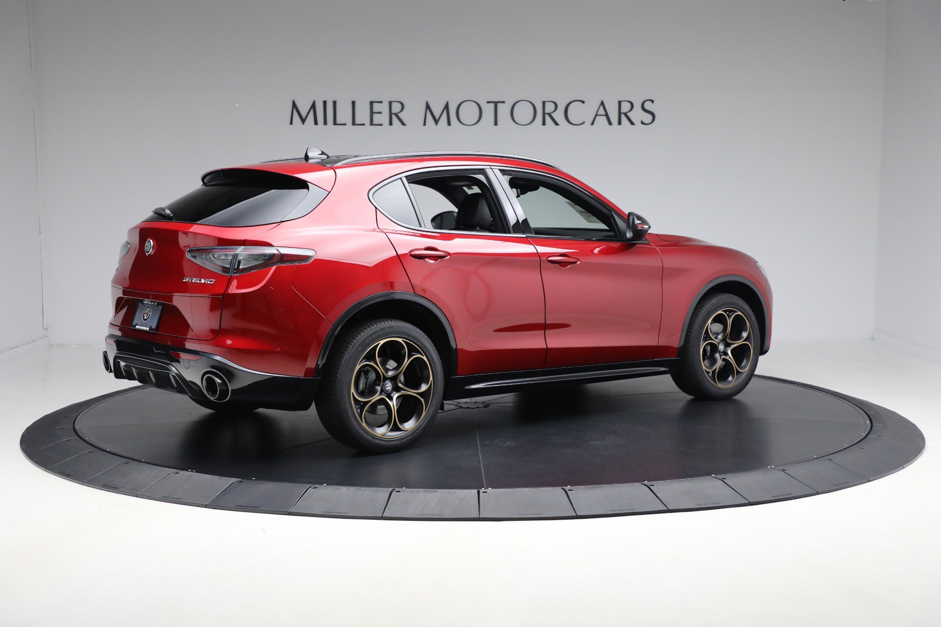New 2025 Alfa Romeo Stelvio Sprint image 7