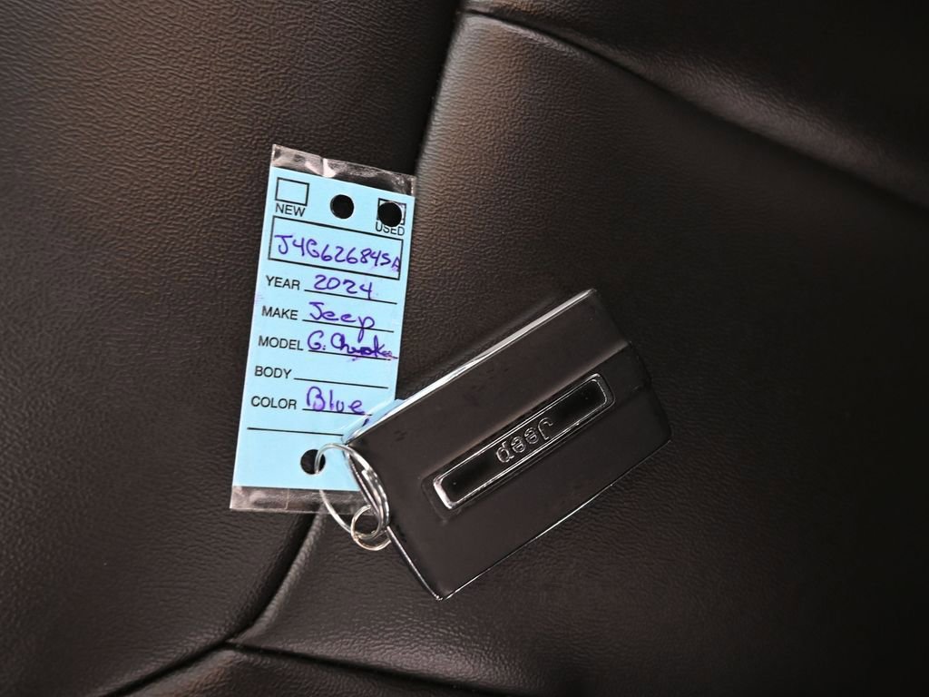 Used 2024 Jeep Grand Cherokee L Limited w/ Black Appearance Package image 15