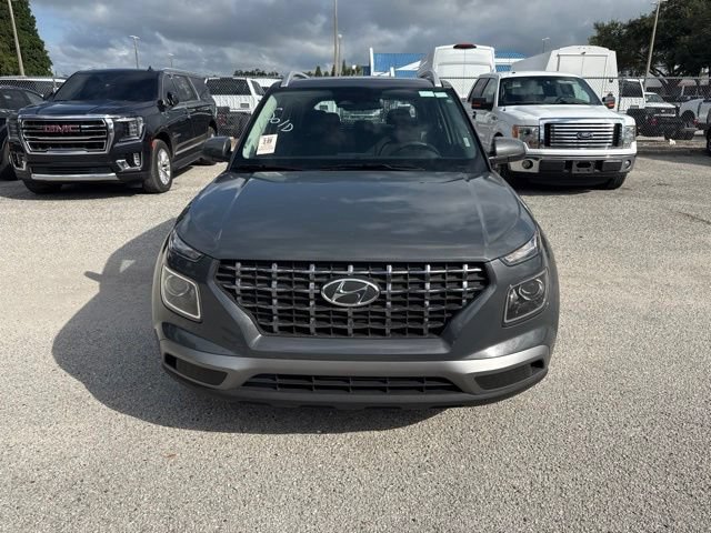 Used 2025 Hyundai Venue SEL FWD image 2