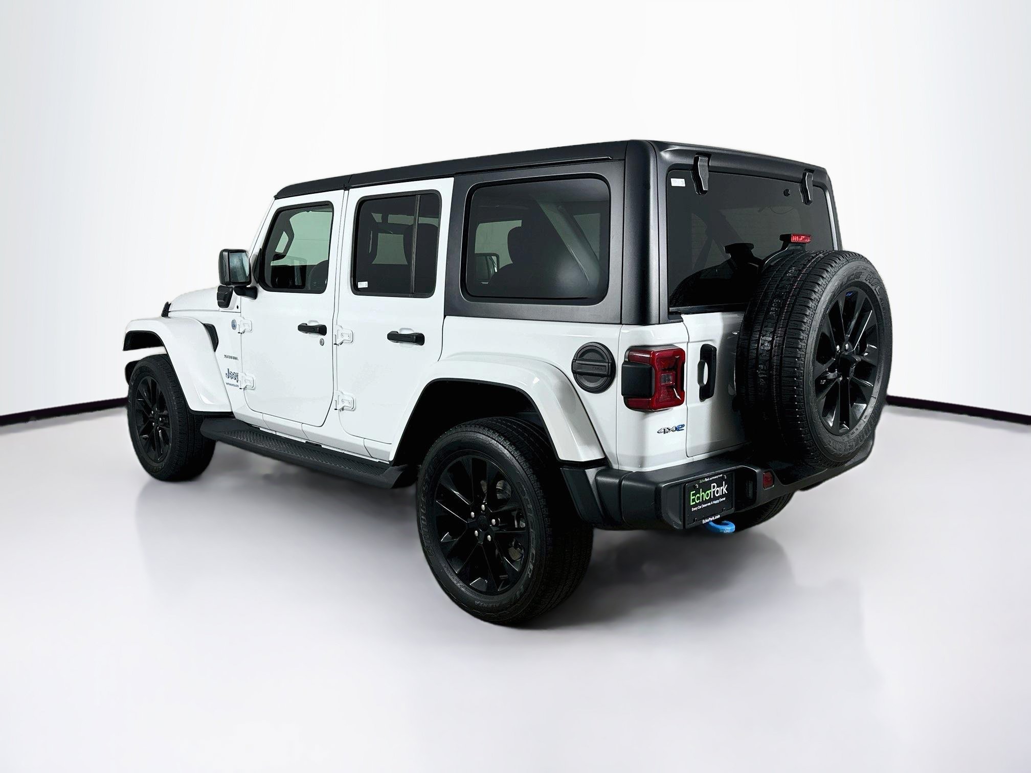 Used 2023 Jeep Wrangler Unlimited Sahara w/ Cold Weather Group AWD/4WD image 5
