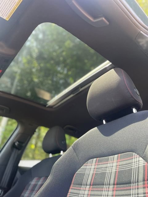 Used 2018 Volkswagen GTI SE FWD image 27