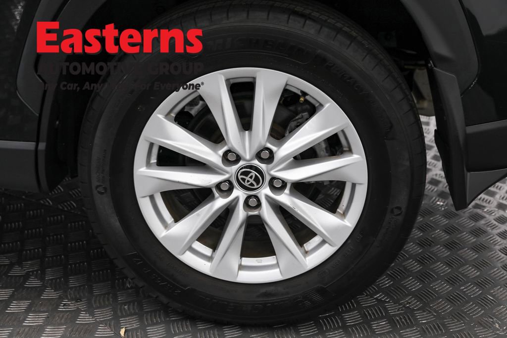 Used 2022 Toyota Corolla Cross LE image 33