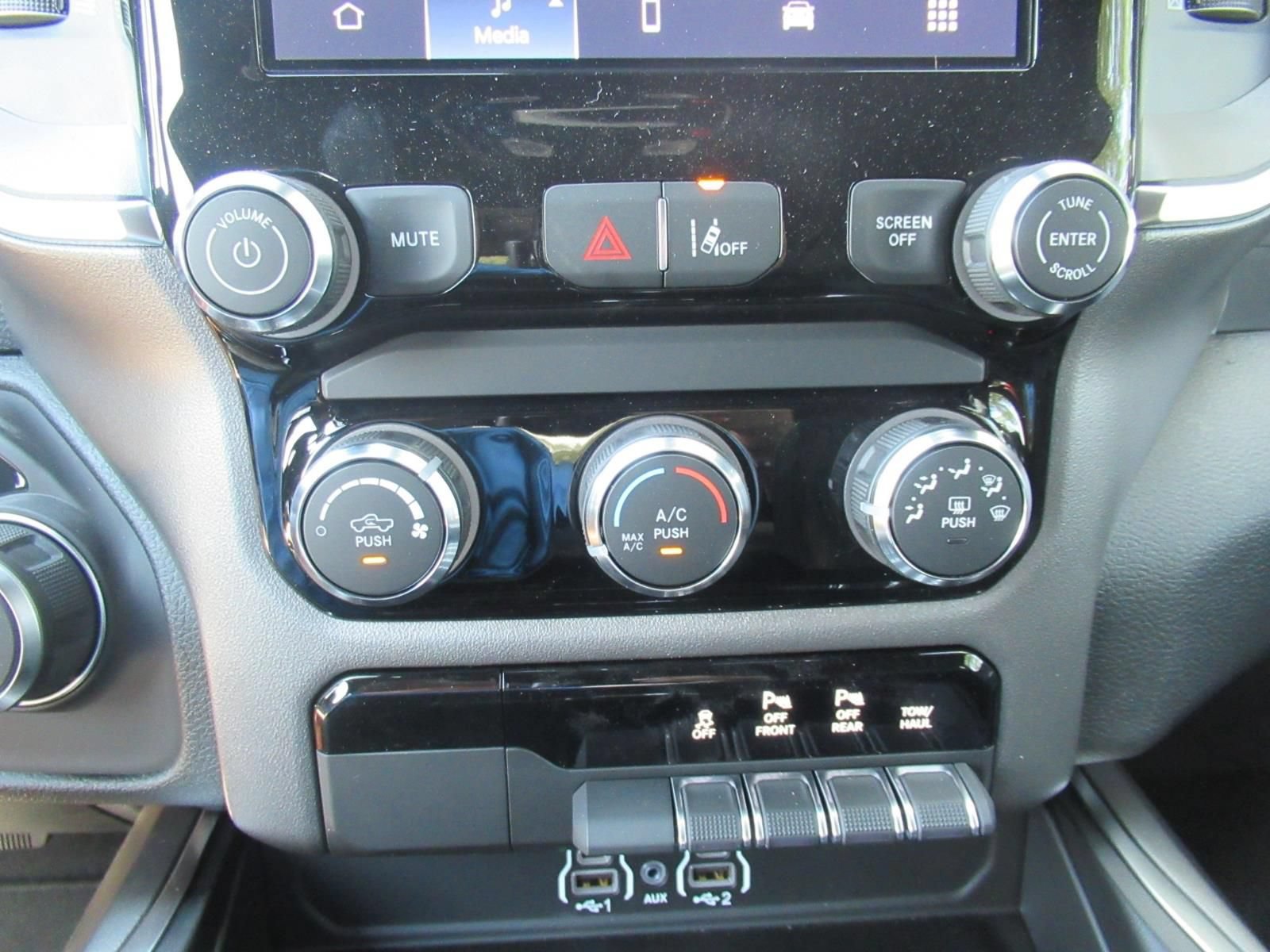 New 2026 RAM 1500 Express AWD/4WD image 30