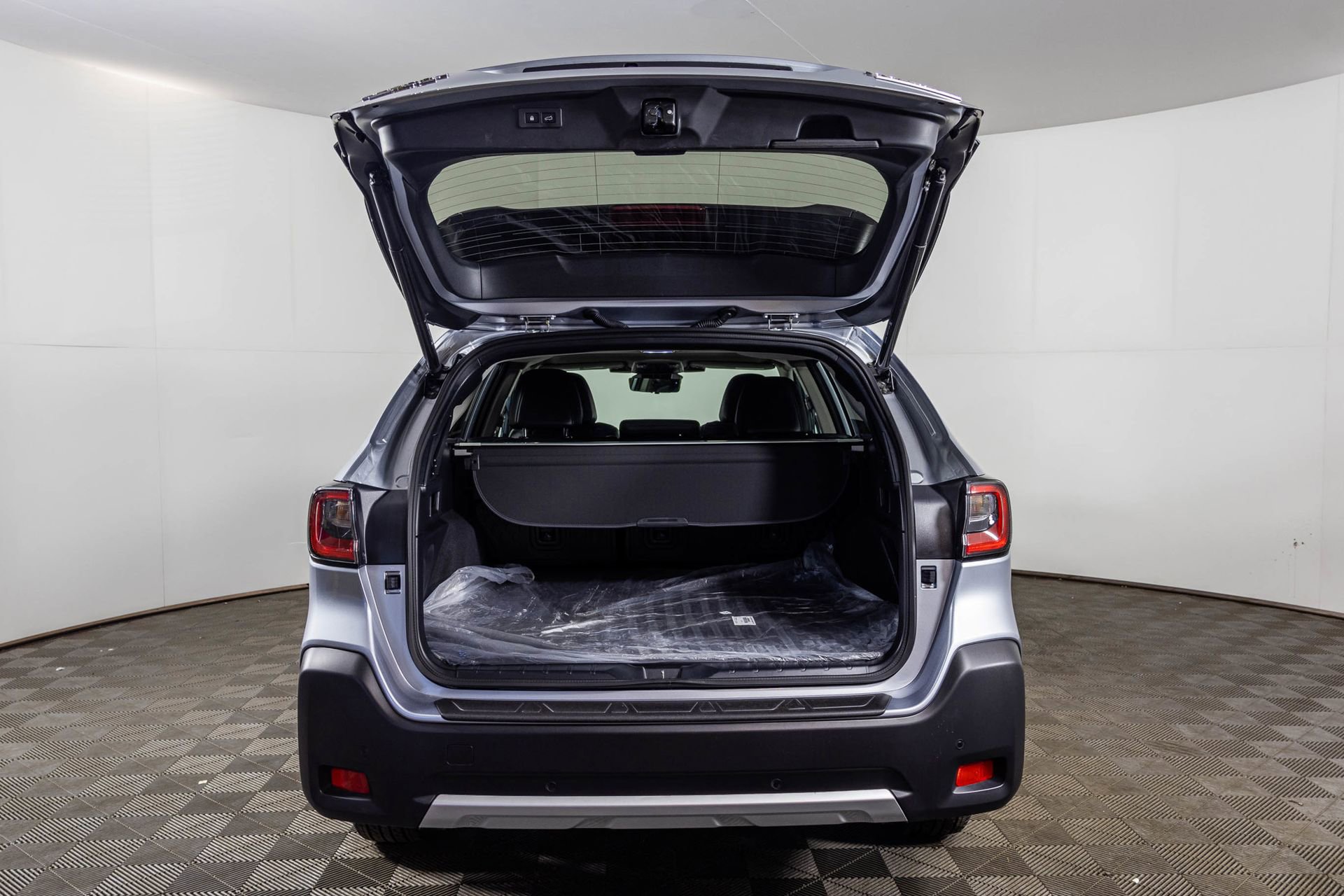 Used 2025 Subaru Outback Touring XT AWD/4WD image 43