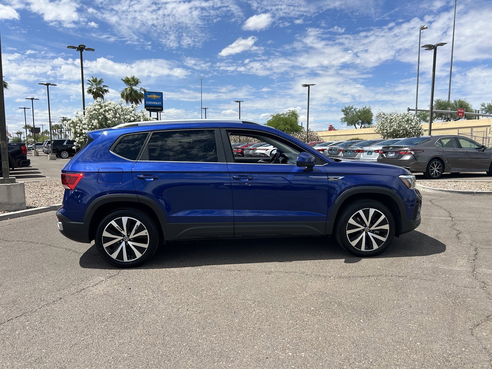 Used 2024 Volkswagen Taos SE image 6