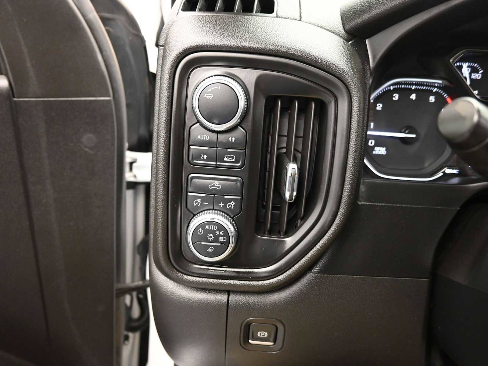 Used 2021 GMC Sierra 1500 4x4 Double Cab w/ Convenience Package image 11