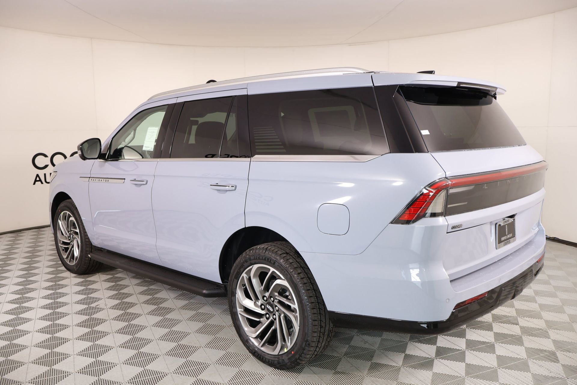 New 2026 Lincoln Navigator Premiere AWD/4WD image 24
