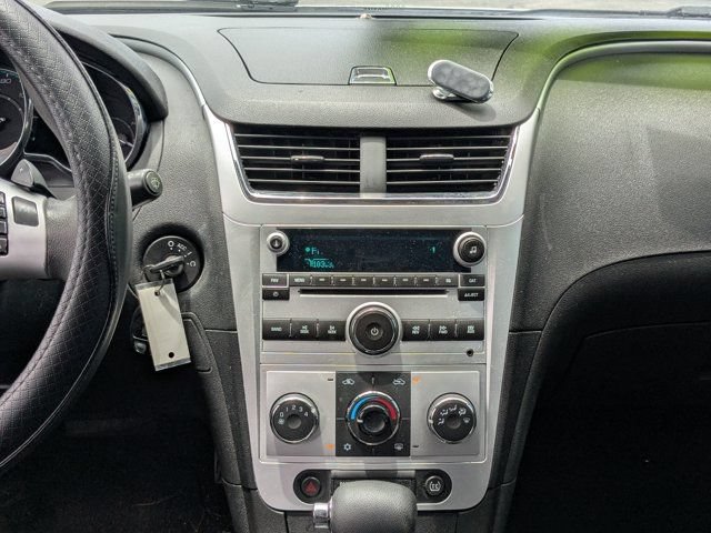 Used 2010 Chevrolet Malibu LT FWD image 17