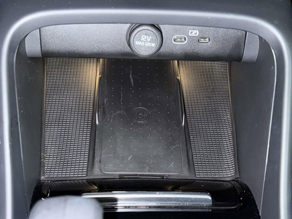 Used 2024 Volvo XC40 Recharge Plus w/ Protection Package Premier image 24