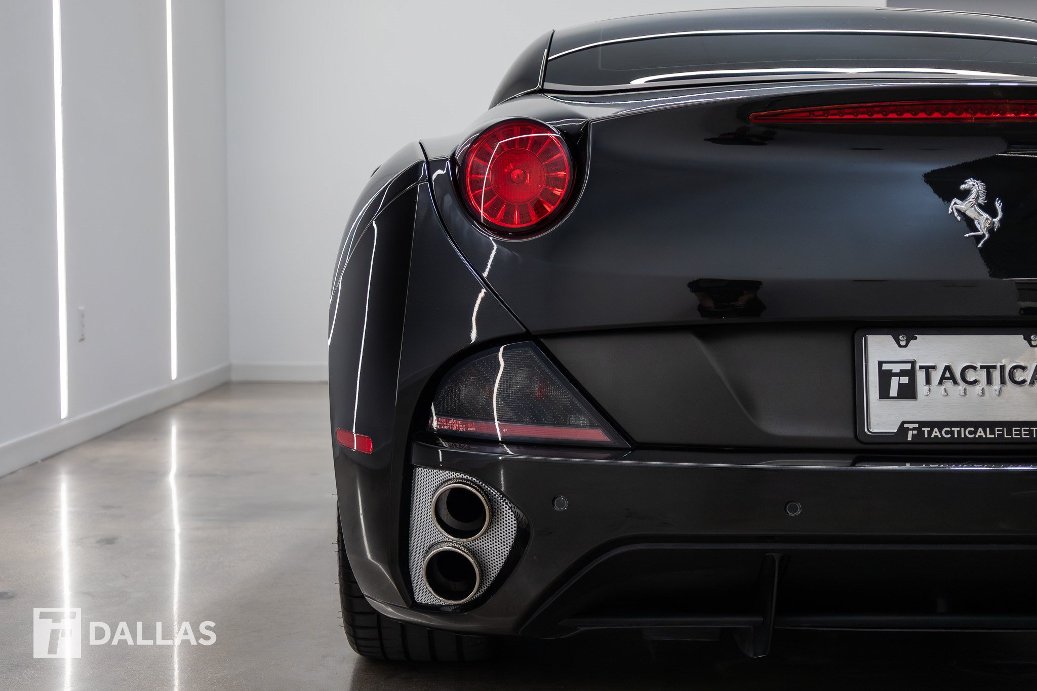 Used 2011 Ferrari California RWD image 14